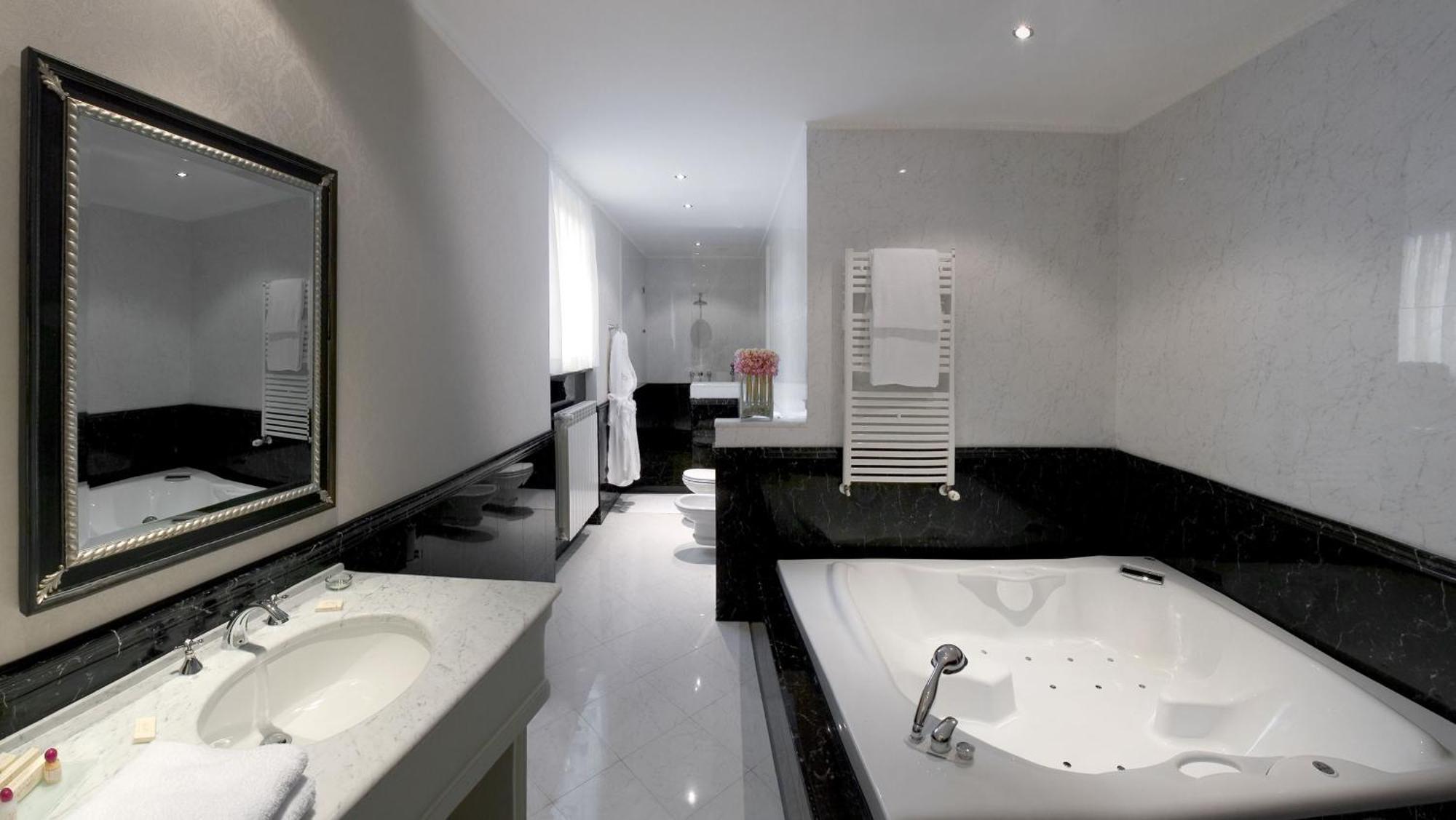 Hotel Maxim Peschiera Borromeo Exteriör bild