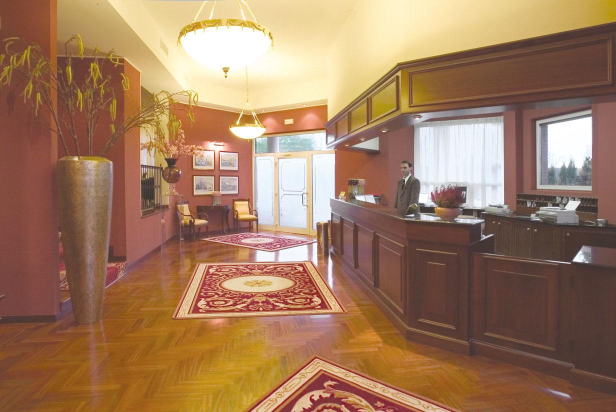 Hotel Maxim Peschiera Borromeo Exteriör bild